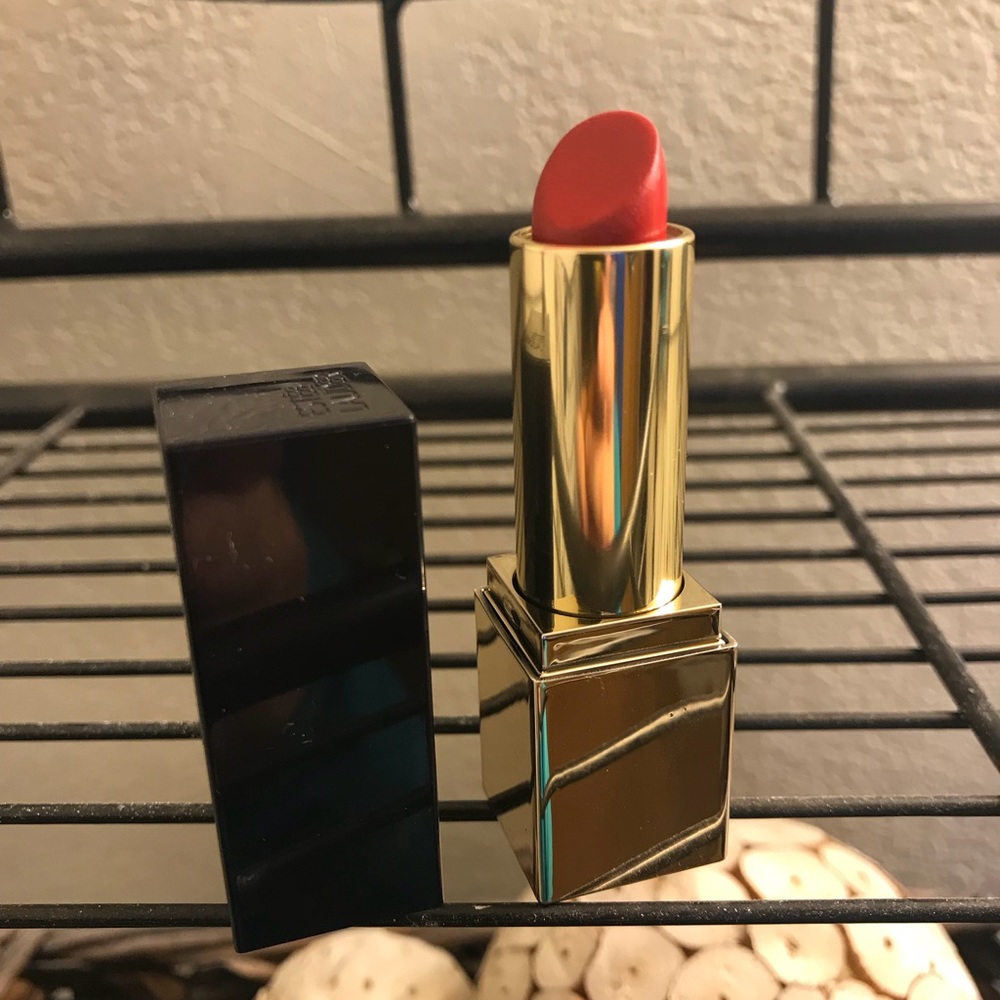 Estée Lauder lipstick